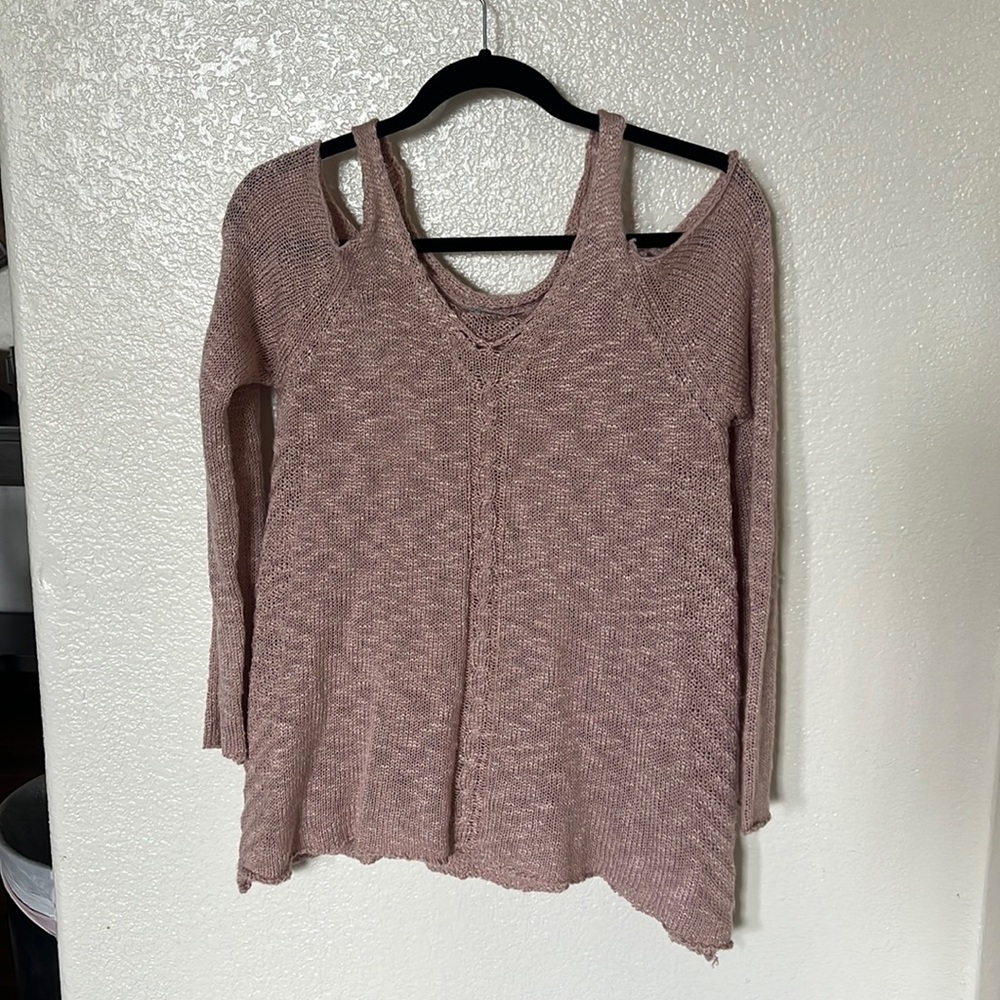 Cold Shoulder Long Sleeve Knit Shirt